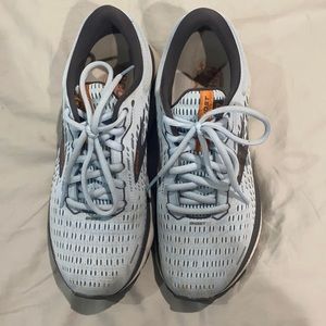 Brooks ghost tennis shoes